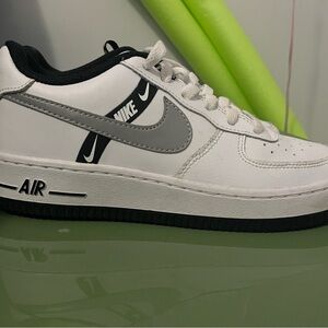 Kids air forces Size 5 . Are brand new only wore them a few times
